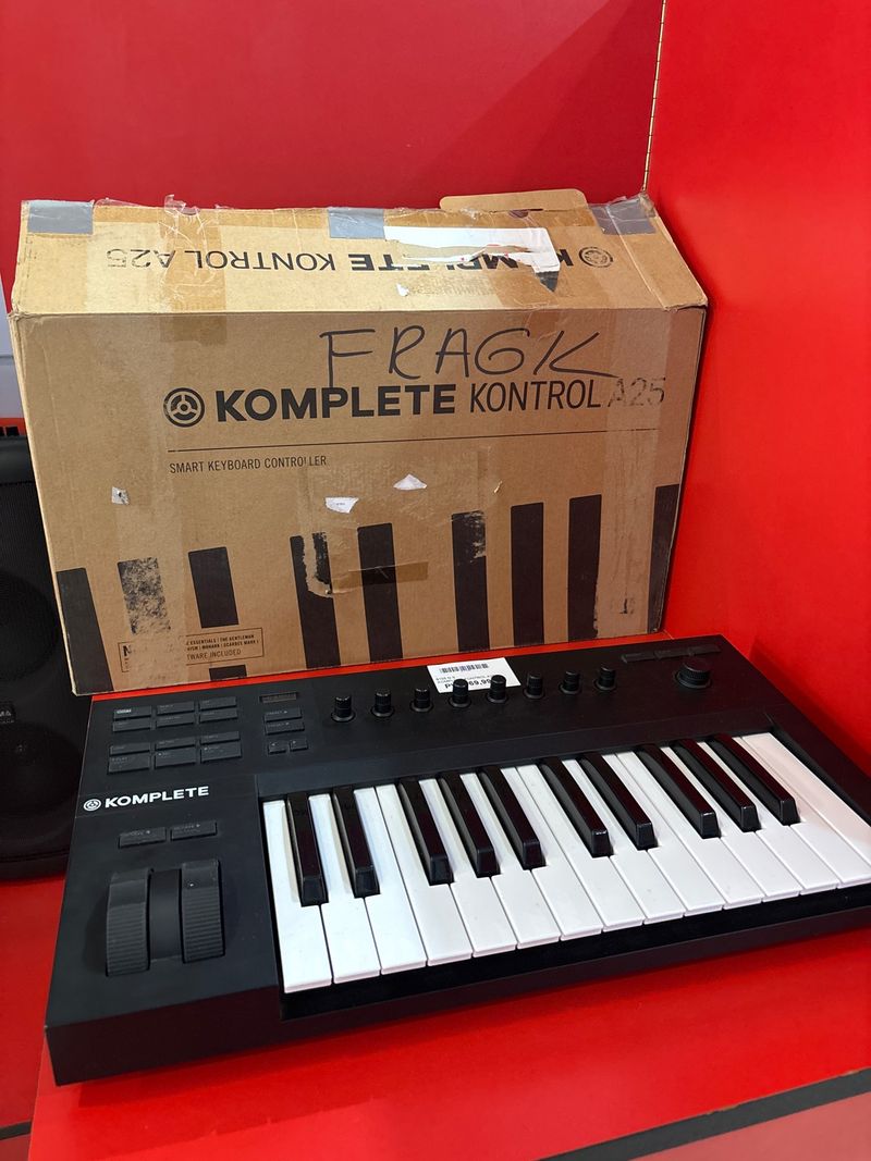 Komplete Kontrol A25 - Teclado