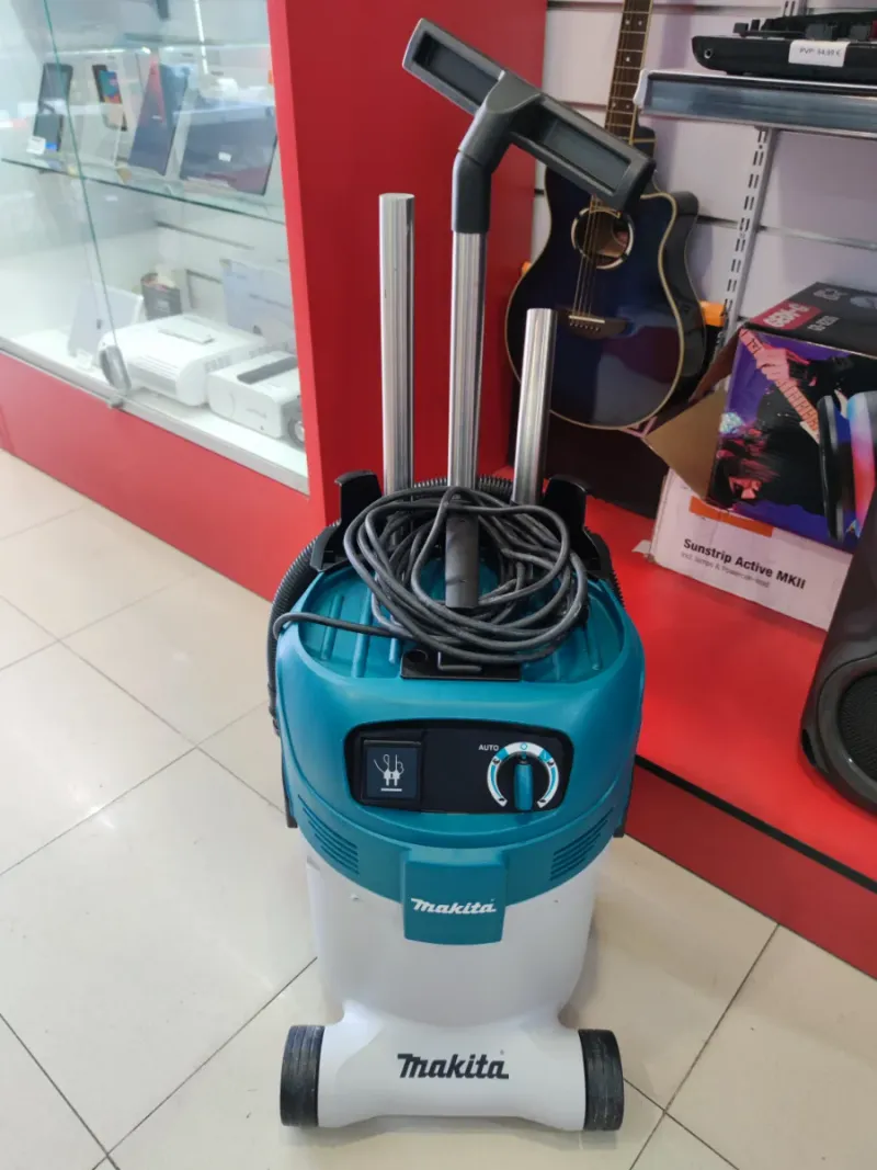 Aspirador Makita VC3012L