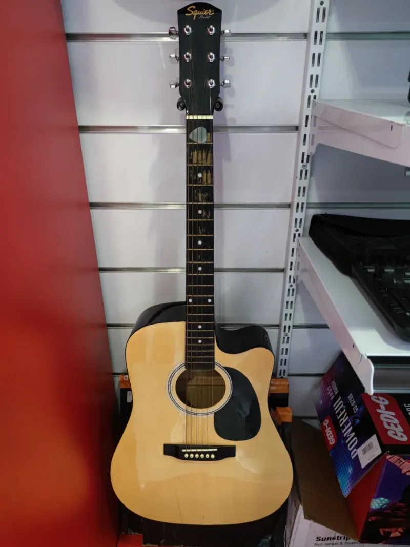 Guitarra Acústica Squier SA-105CE