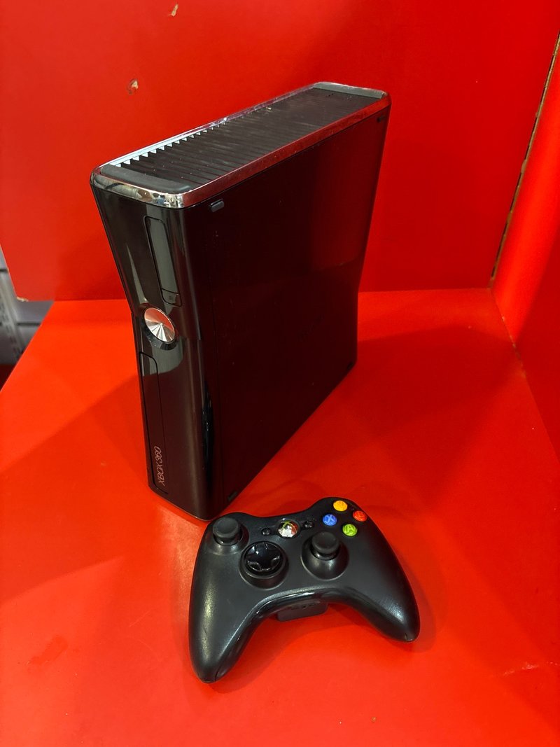Xbox 360 250GB + Mando + Cables
